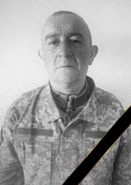 Можливо, це чорно-біле зображення 1 людини