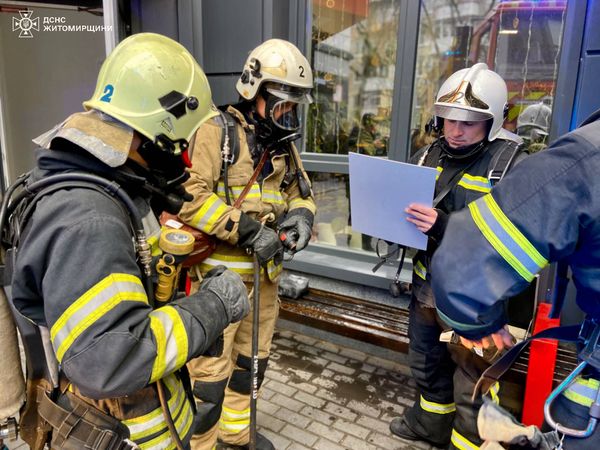Новини Житомира - фото з У Житомирі рятувальники провели навчання по ліквідації пожежі в багатоповерхівці