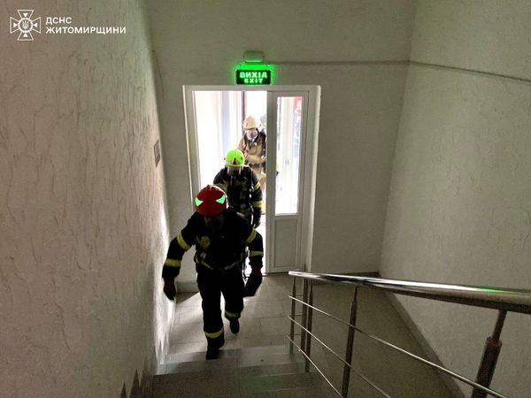 Новини Житомира - фото з У Житомирі рятувальники провели навчання по ліквідації пожежі в багатоповерхівці