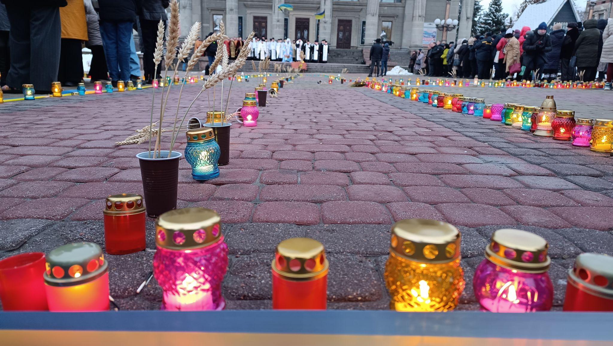 Новини Тернополя - фото з Жертв голодоморів вшанували хвилиною мовчання і молитвою