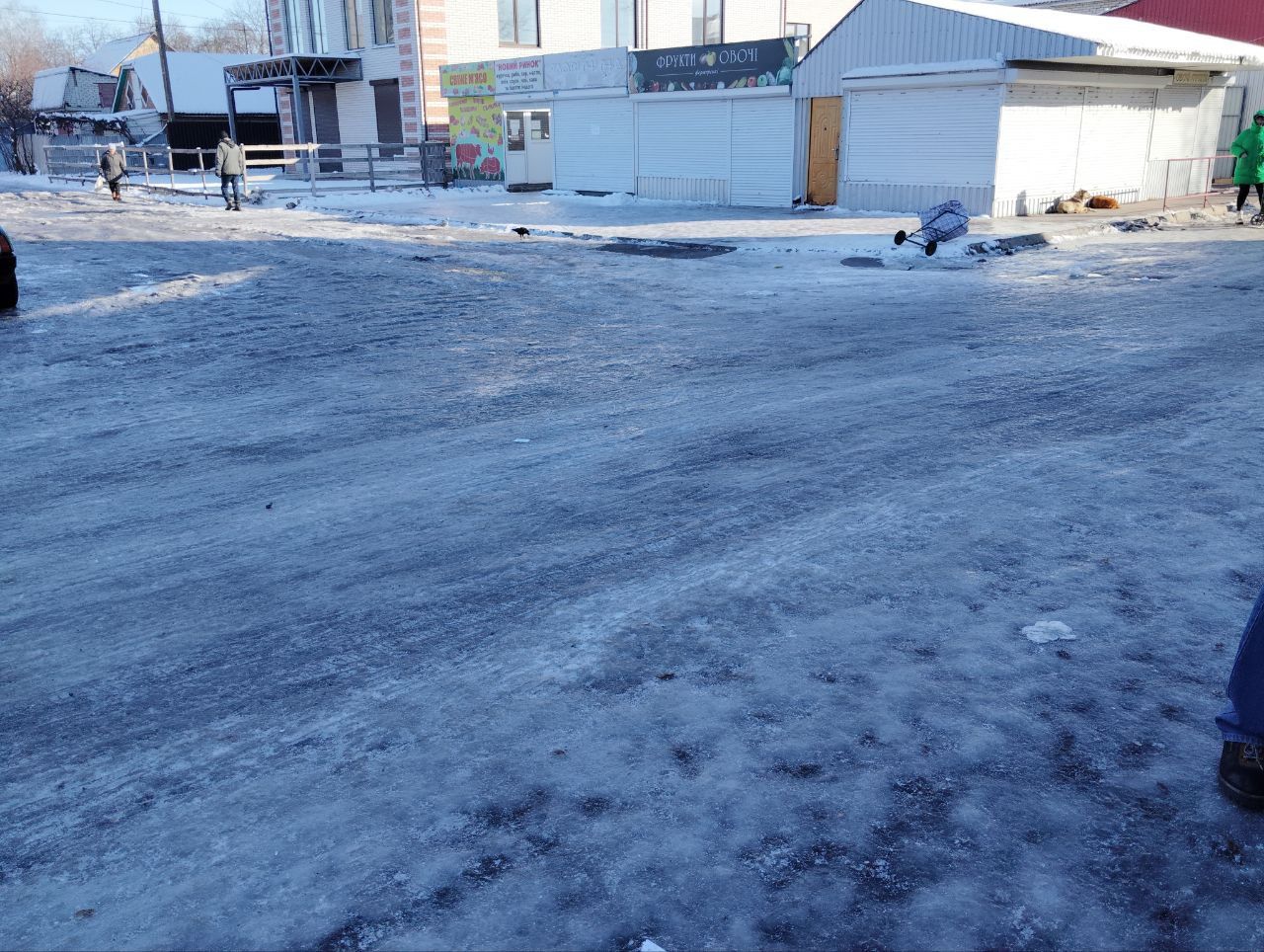 Новини Козятина - фото з Поки дійшло до посипки тротуарів, лід потроху сам почав танути