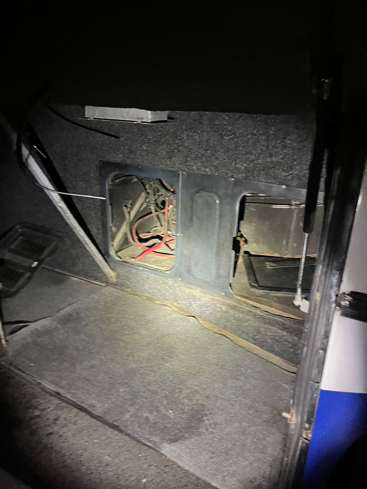 Новини Тернополя - фото з Тернополянин намагався виїхати до Польщі у багажнику автобуса Немає опису світлини.