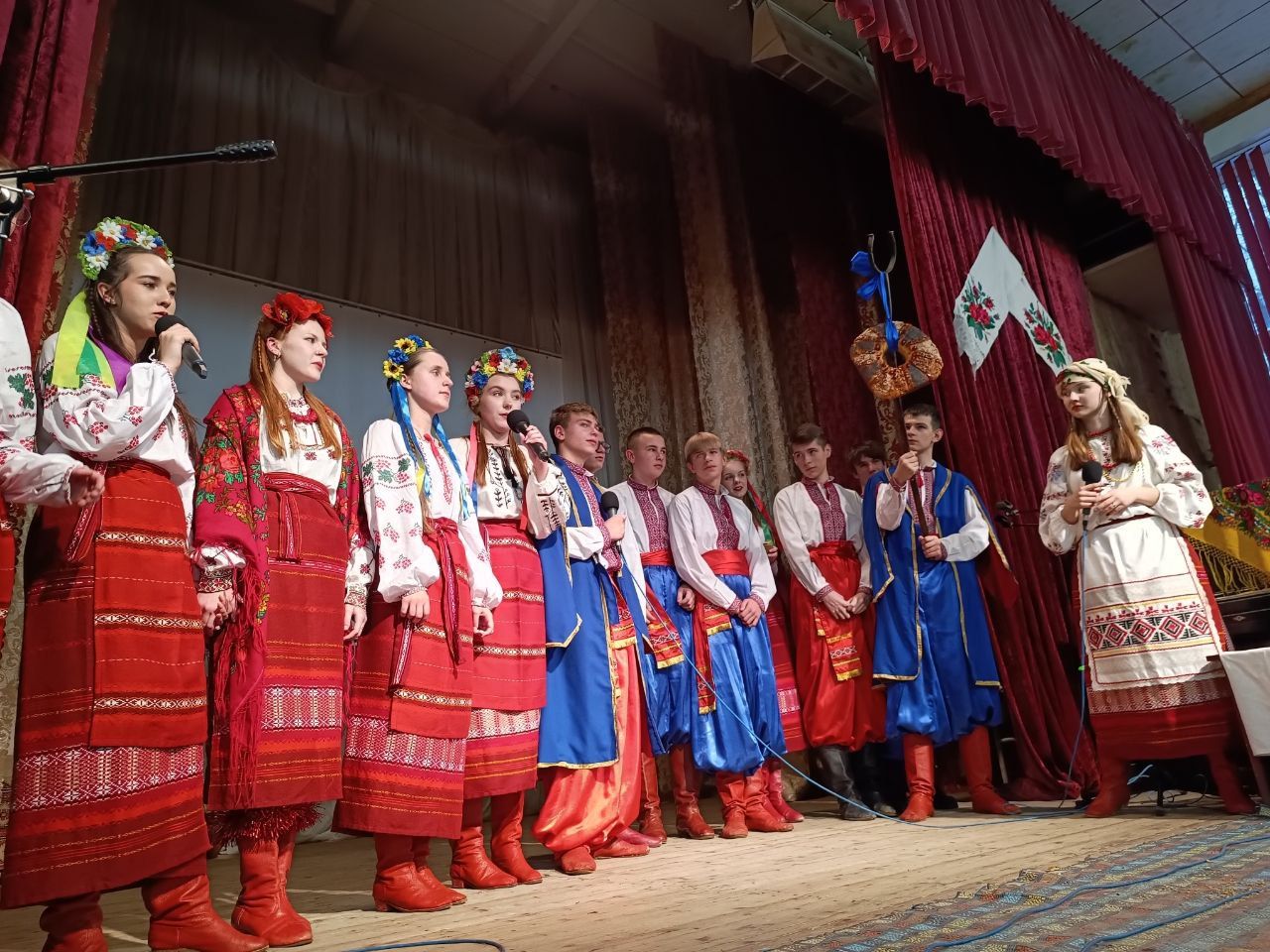 Новини Вінниці - фото з «Відчуття, що стаємо однією родиною»: у вінницькому техколеджі провели Андріївські вечорниці