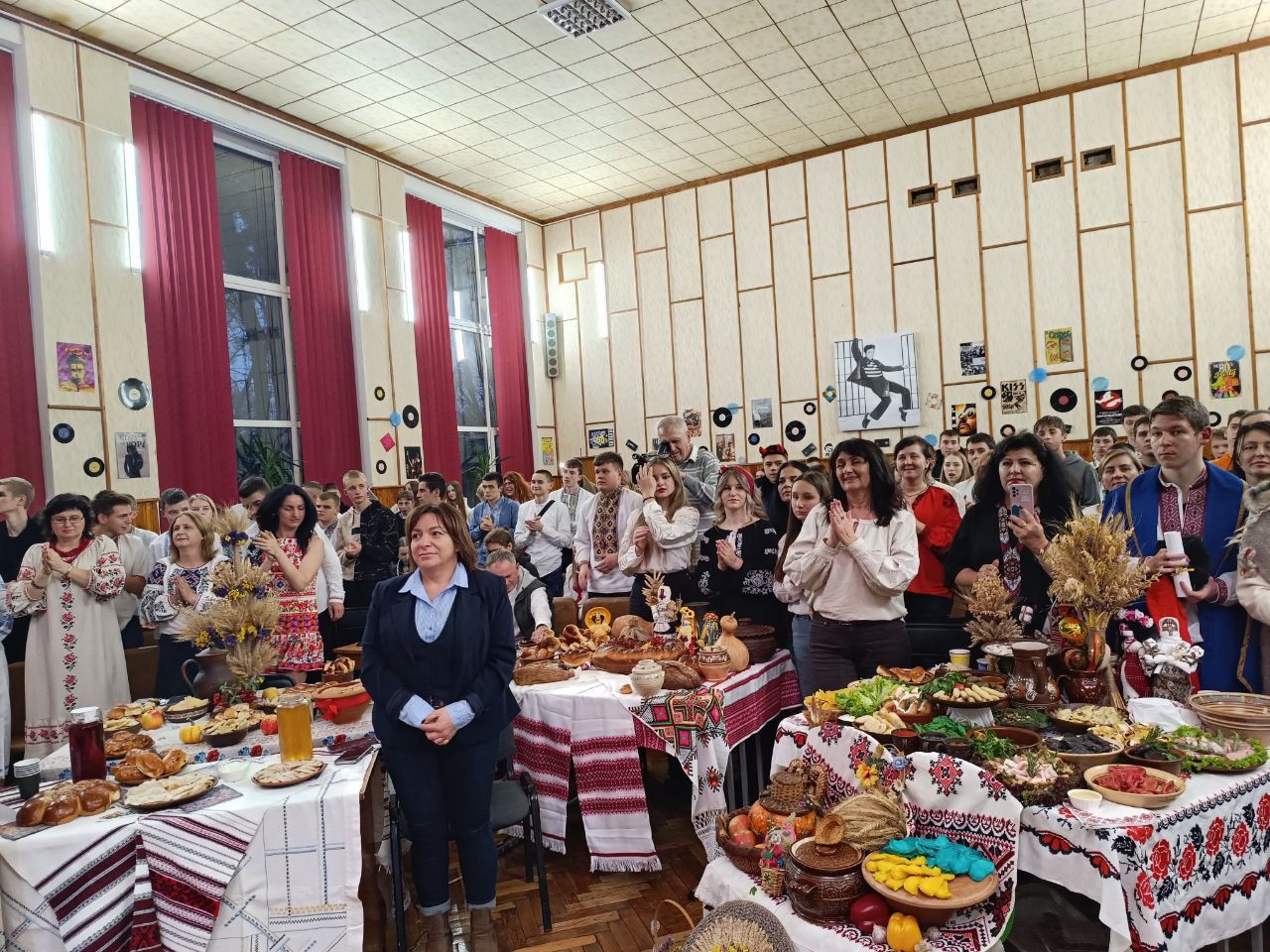 Новини Вінниці - фото з «Відчуття, що стаємо однією родиною»: у вінницькому техколеджі провели Андріївські вечорниці