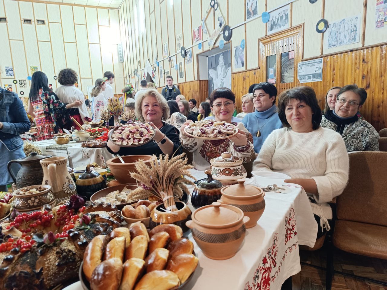 Новини Вінниці - фото з «Відчуття, що стаємо однією родиною»: у вінницькому техколеджі провели Андріївські вечорниці