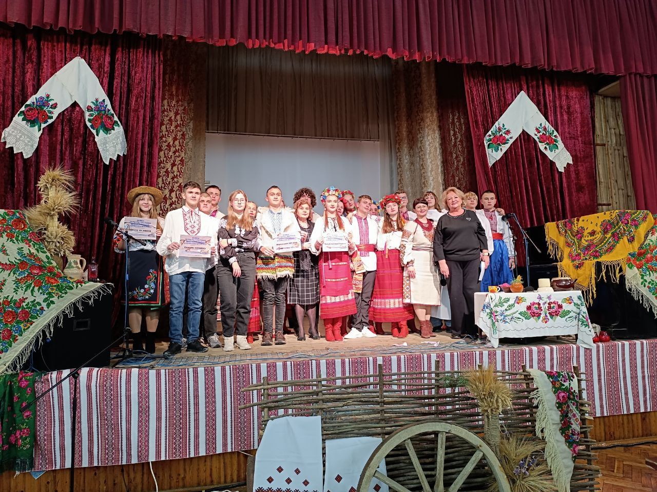 Новини Вінниці - фото з «Відчуття, що стаємо однією родиною»: у вінницькому техколеджі провели Андріївські вечорниці