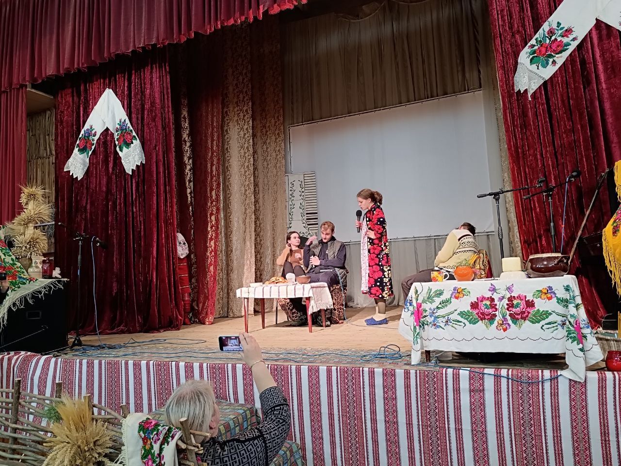 Новини Вінниці - фото з «Відчуття, що стаємо однією родиною»: у вінницькому техколеджі провели Андріївські вечорниці