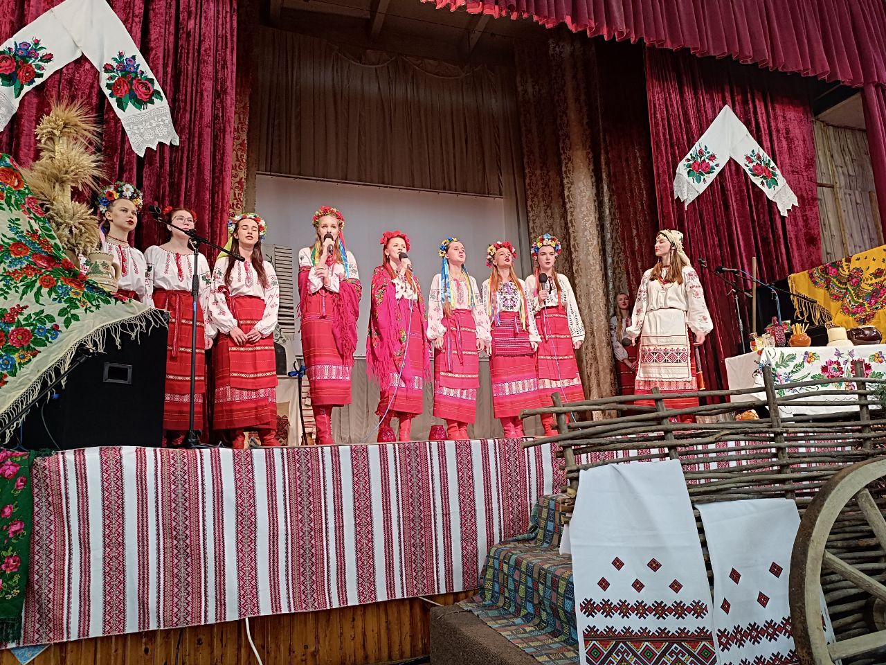 Новини Вінниці - фото з «Відчуття, що стаємо однією родиною»: у вінницькому техколеджі провели Андріївські вечорниці