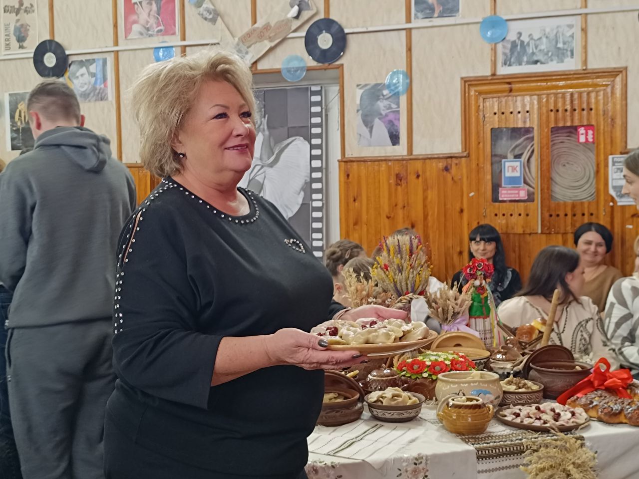 Новини Вінниці - фото з «Відчуття, що стаємо однією родиною»: у вінницькому техколеджі провели Андріївські вечорниці