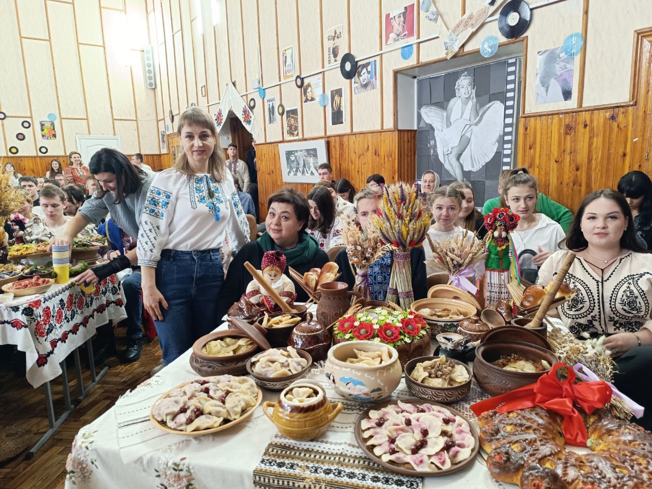 Новини Вінниці - фото з «Відчуття, що стаємо однією родиною»: у вінницькому техколеджі провели Андріївські вечорниці