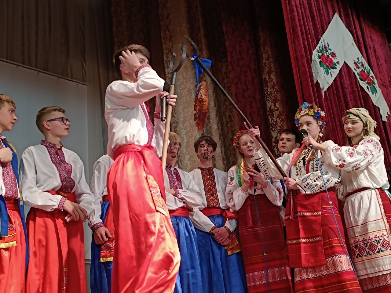 Новини Вінниці - фото з «Відчуття, що стаємо однією родиною»: у вінницькому техколеджі провели Андріївські вечорниці