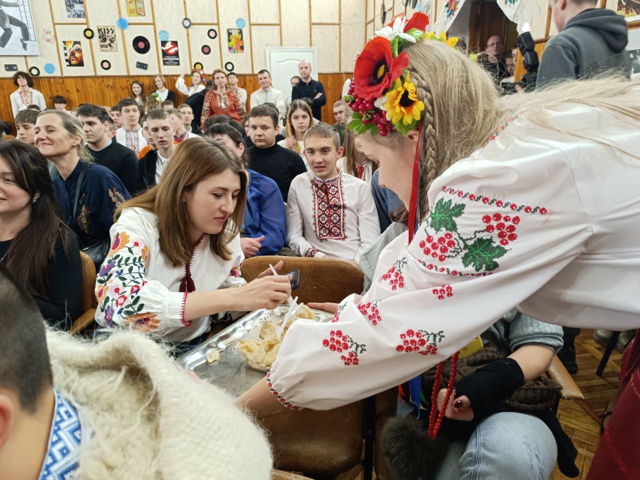 Новини Вінниці - фото з «Відчуття, що стаємо однією родиною»: у вінницькому техколеджі провели Андріївські вечорниці