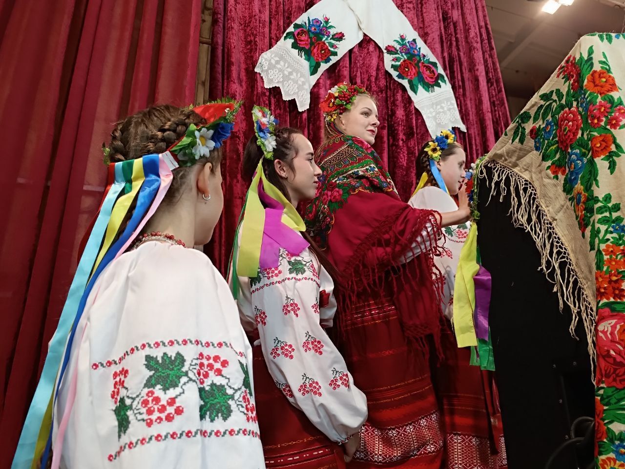 Новини Вінниці - фото з «Відчуття, що стаємо однією родиною»: у вінницькому техколеджі провели Андріївські вечорниці