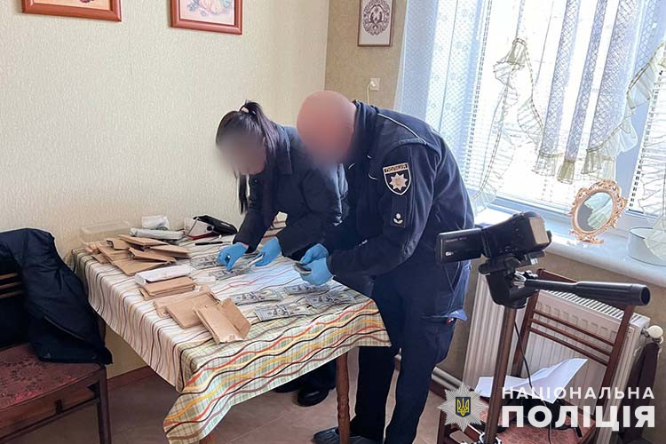 Новини Тернополя - фото з Деталі вбивства на Дівочій: підозрюваний був знайомий із подружжям, яке загинуло поліцейські тернопільщини затримали підозрюваного у скоєнні подвійного вбивства