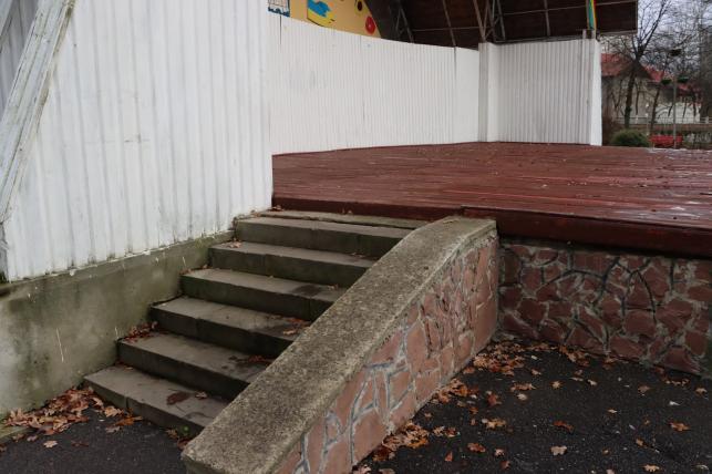 Новини Тернополя - фото з Чому літню естраду у парку Шевченка не відремонтували, як обіцяли: дізналися журналісти «20 хвилин»