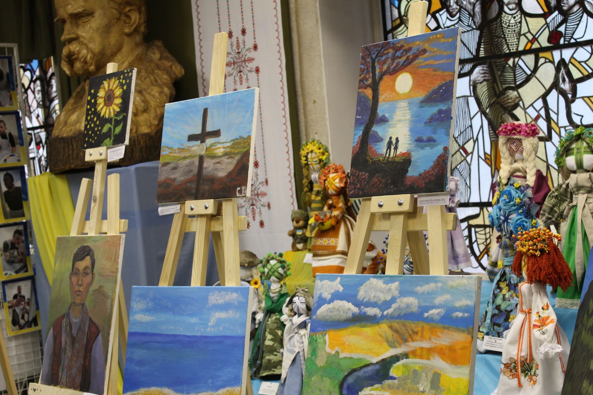 Новини Тернополя - фото з У Тернополі відкрили виставку воїна-захисника Володимира Симанишина