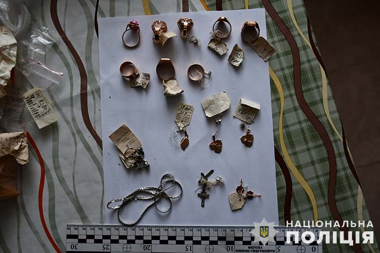 Новини Тернополя - фото з Деталі вбивства на Дівочій: підозрюваний був знайомий із подружжям, яке загинуло поліцейські тернопільщини затримали підозрюваного у скоєнні подвійного вбивства