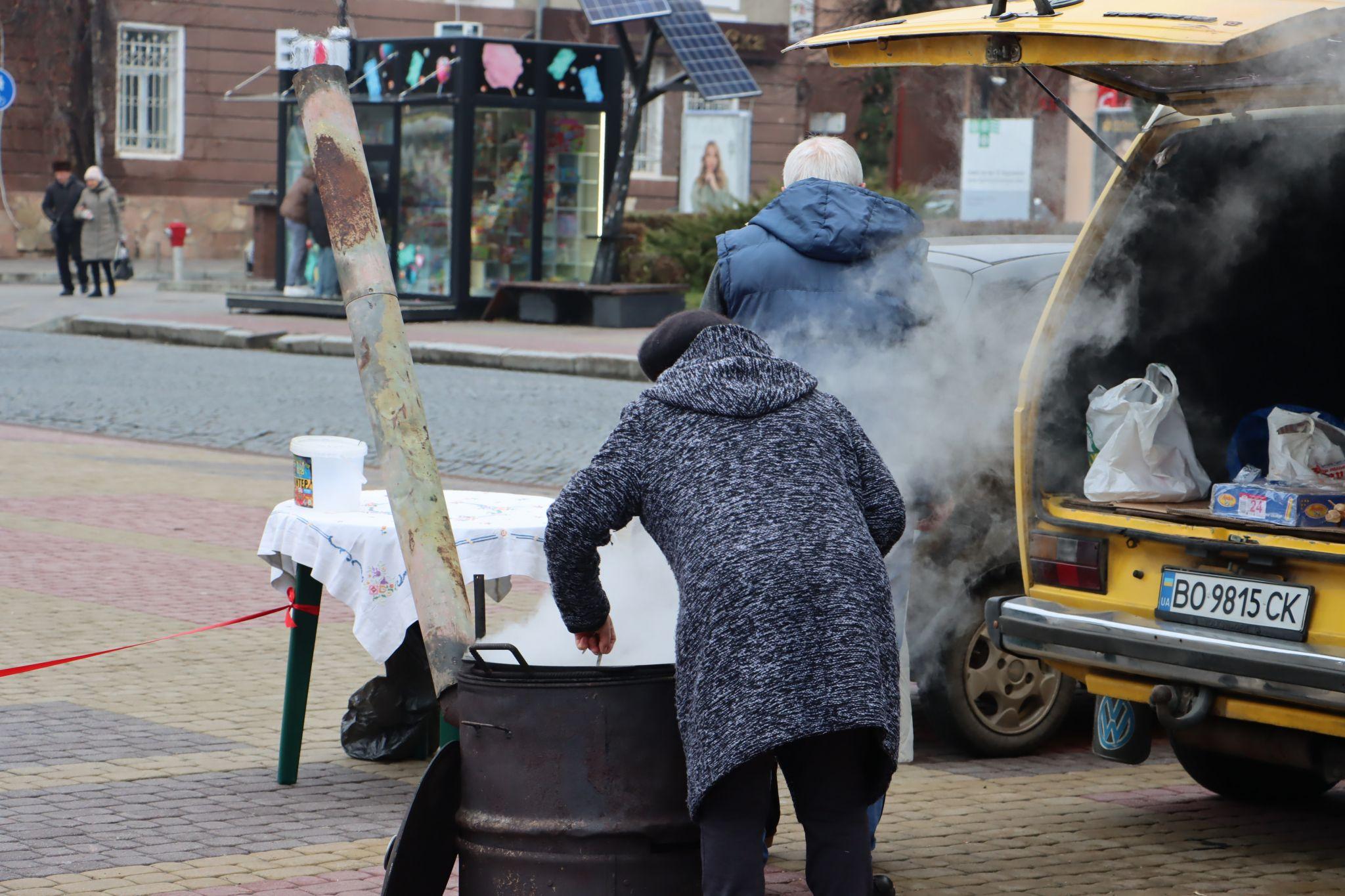 Новини Тернополя - фото з На Театральному майдані збирають гроші на дрони для ЗСУ