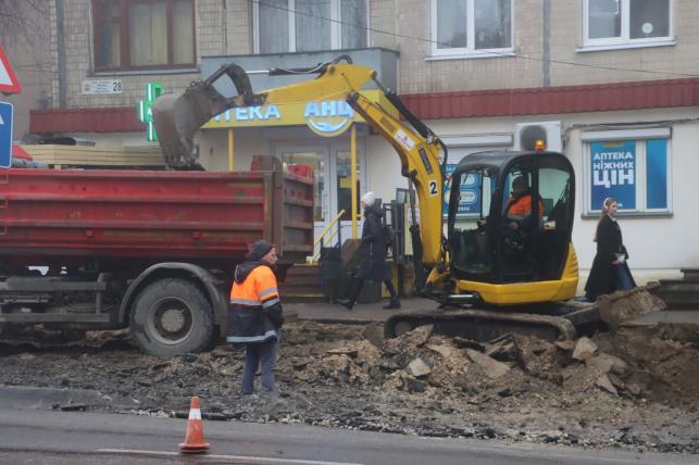 Новини Тернополя - фото з На Бережанській та Мазепи кладуть нову бруківку на тротуарах