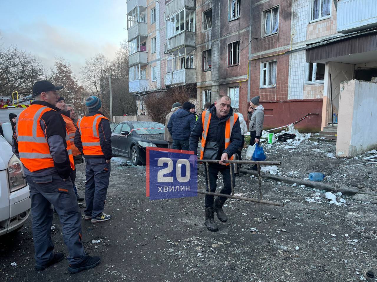 Новини Тернополя - фото з Що відбувається на місці прильоту дрона в будинок. Репортаж «20 хвилин»
