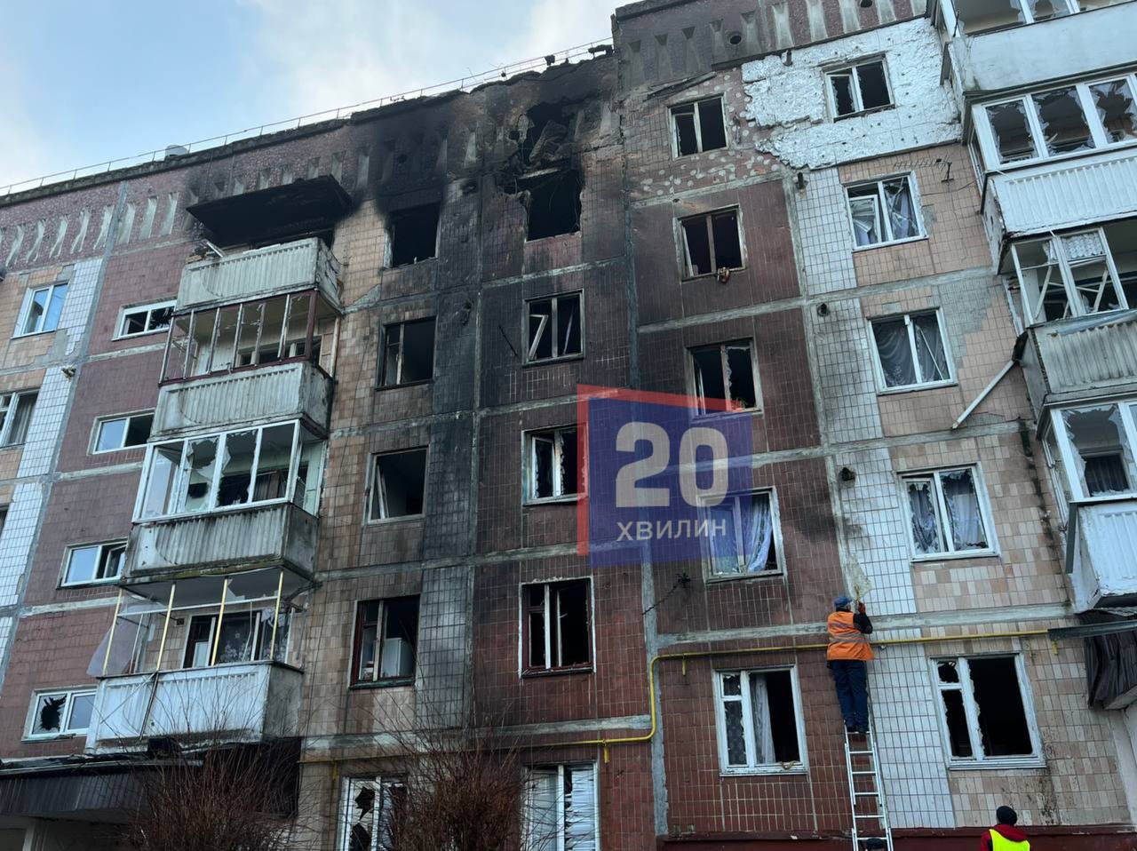 Новини Тернополя - фото з Що відбувається на місці прильоту дрона в будинок. Репортаж «20 хвилин»