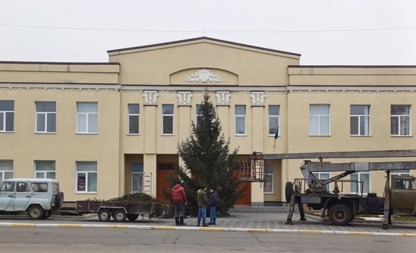 Новини Житомира - фото з У Малині встановили новорічну ялинку