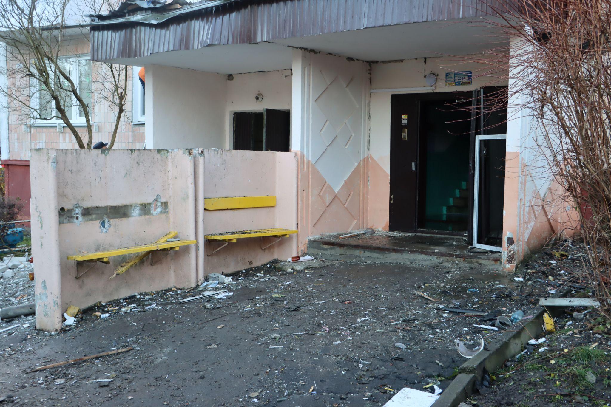 Новини Тернополя - фото з Вибігали в чому було. Тернополяни намагаються забрати із квартир вцілілі речі