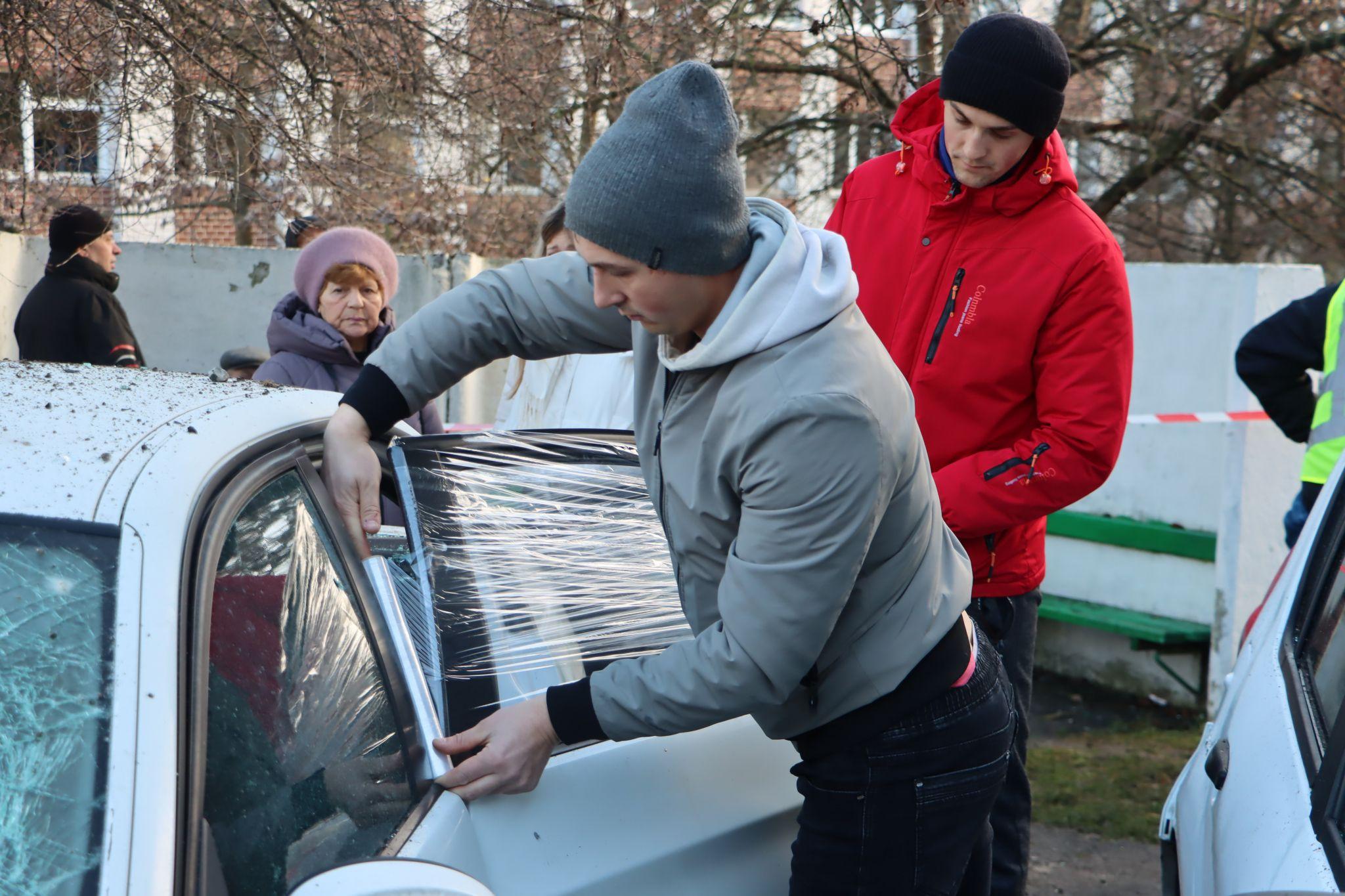 Новини Тернополя - фото з Вибігали в чому було. Тернополяни намагаються забрати із квартир вцілілі речі