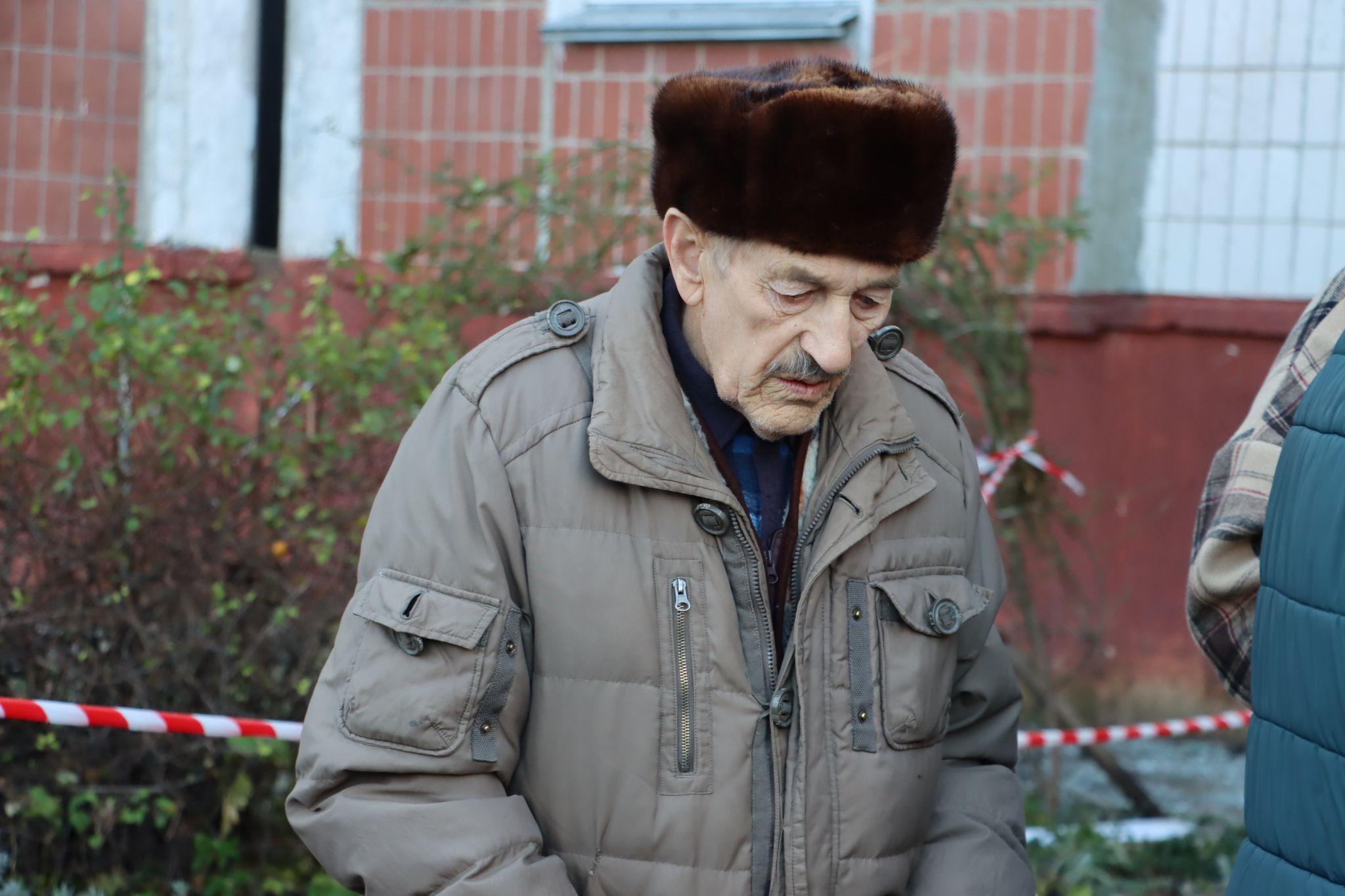 Новини Тернополя - фото з Вибігали в чому було. Тернополяни намагаються забрати із квартир вцілілі речі