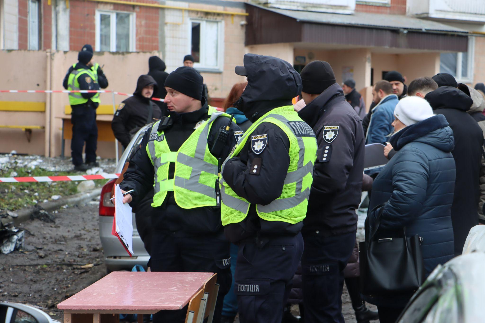 Новини Тернополя - фото з Вибігали в чому було. Тернополяни намагаються забрати із квартир вцілілі речі