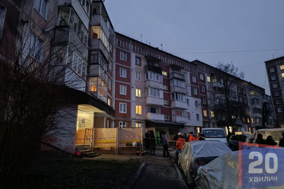 Новини Тернополя - фото з Ворог вдарив, коли Тернопіль спав: важкий день для міста показуємо на 10 фото Люди поступово повертаються додому: яка ситуація біля будинку, де влучив ворожий дрон