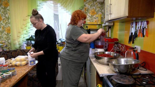 Новини Вінниці - фото з Сила калини: лікувальні смузі для воїнів готує Людмила Амосюк з Хмільника