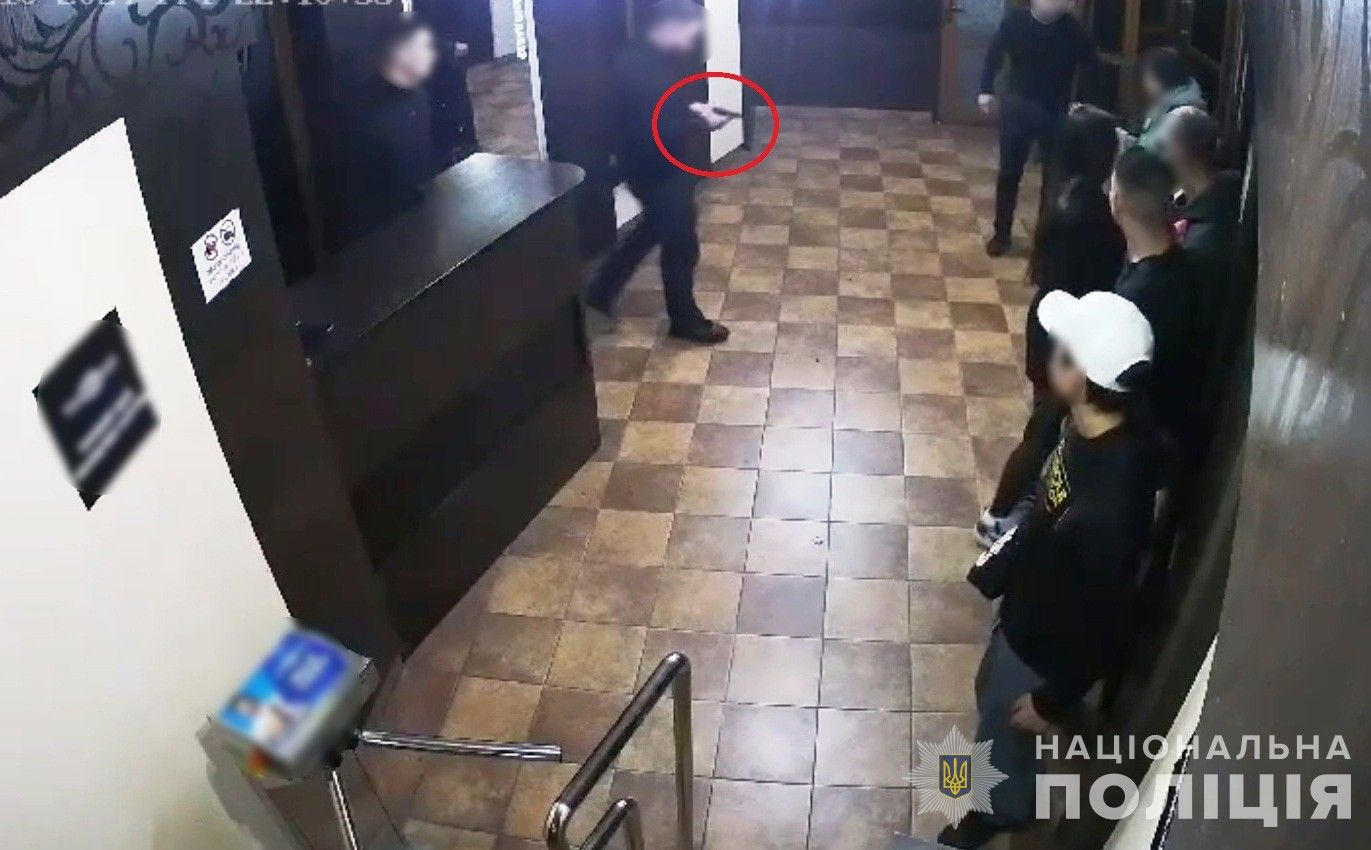 Новини Вінниці - фото з Одного під арешт, двох у розшук. Боксерам, які влаштували бійку в «Мода Барі», оголосили підозру