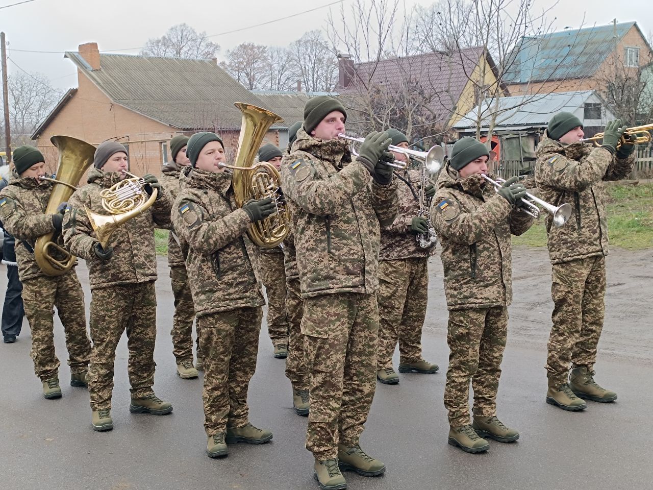 Новини Вінниці - фото з Діти, дорослі, вся громада: як Агрономічне провело в останню путь Захисника Сергія Постового