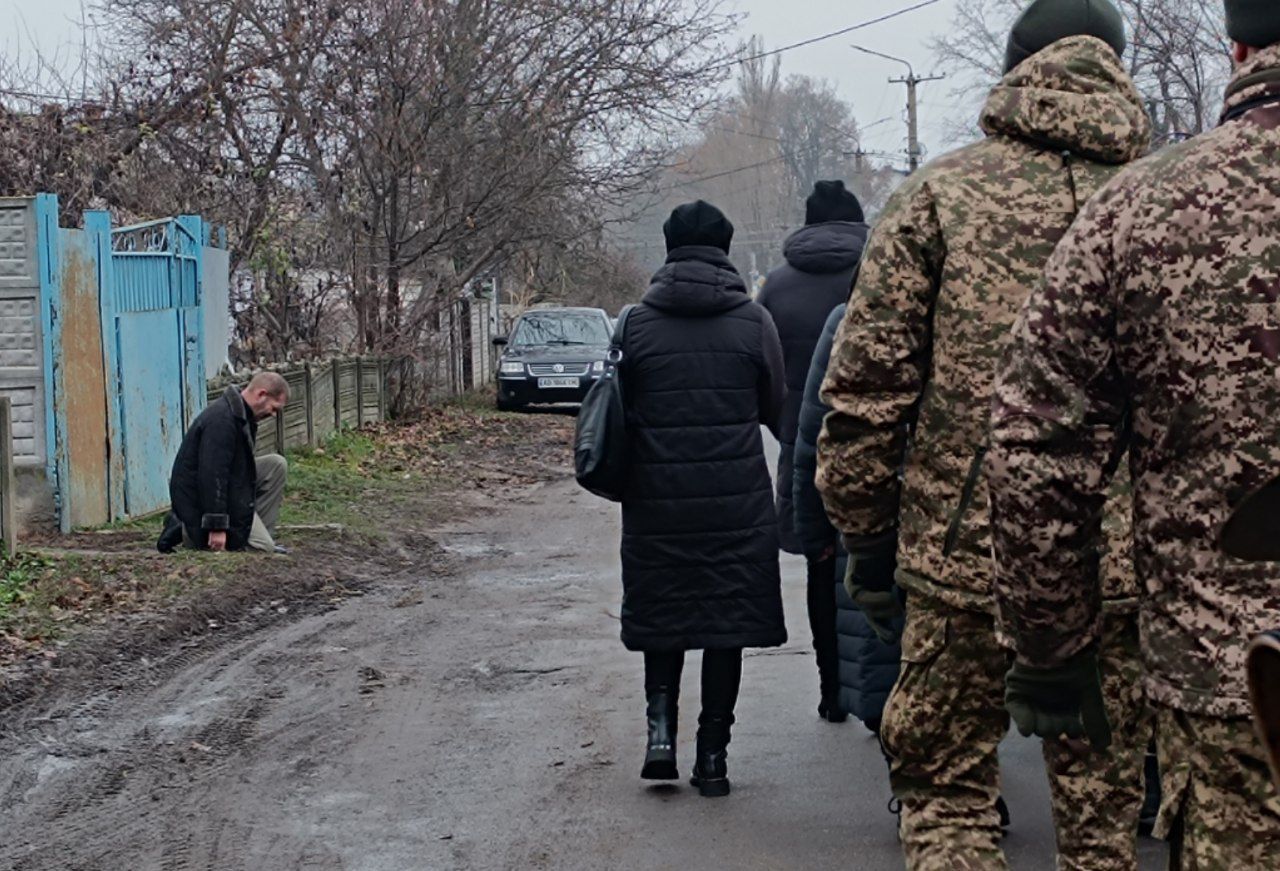 Новини Вінниці - фото з Діти, дорослі, вся громада: як Агрономічне провело в останню путь Захисника Сергія Постового