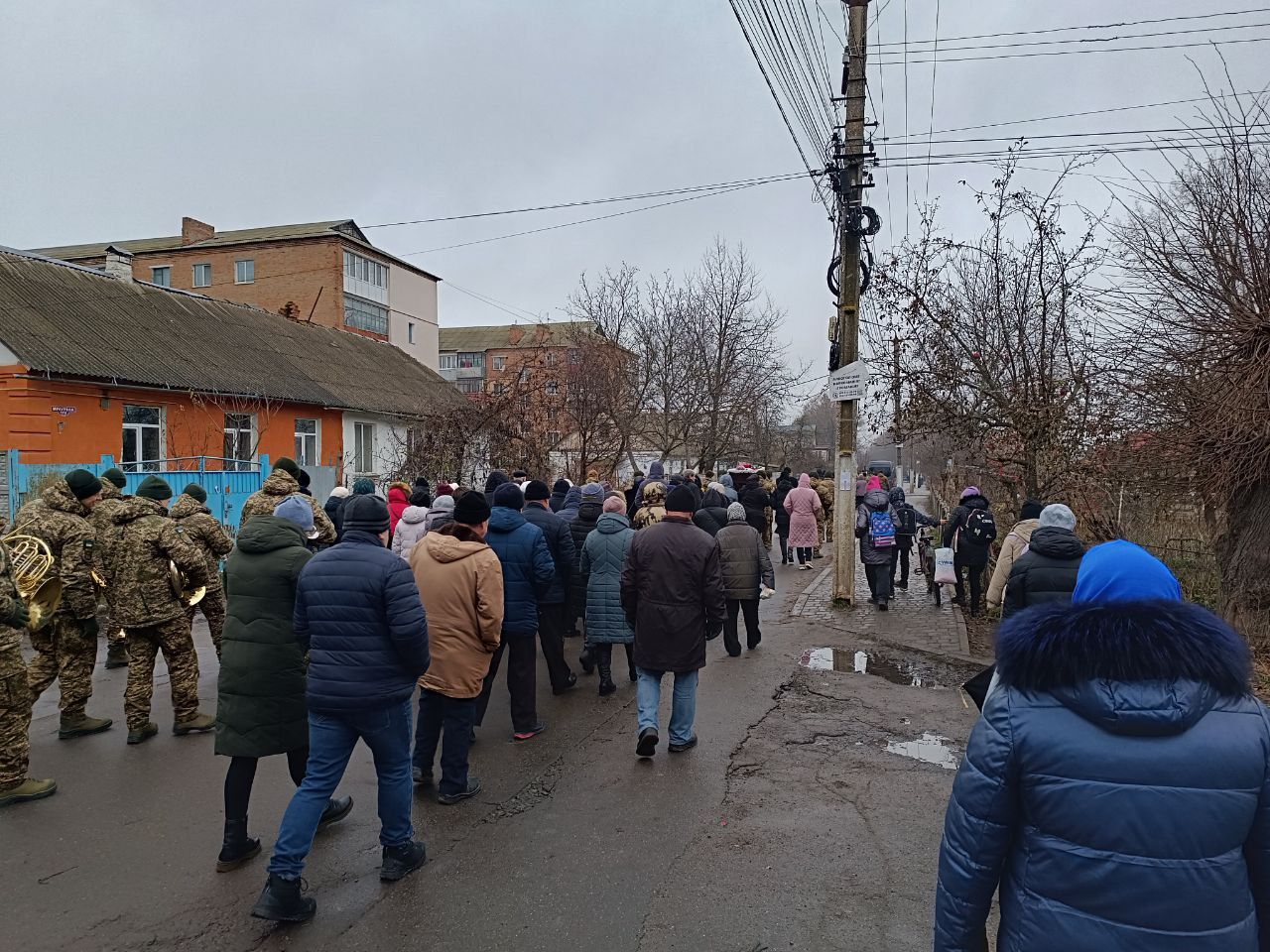 Новини Вінниці - фото з Діти, дорослі, вся громада: як Агрономічне провело в останню путь Захисника Сергія Постового