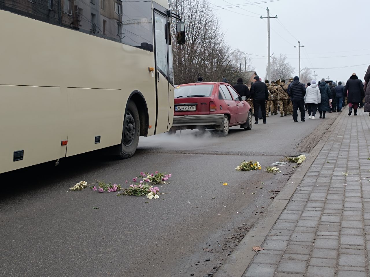 Новини Вінниці - фото з Діти, дорослі, вся громада: як Агрономічне провело в останню путь Захисника Сергія Постового
