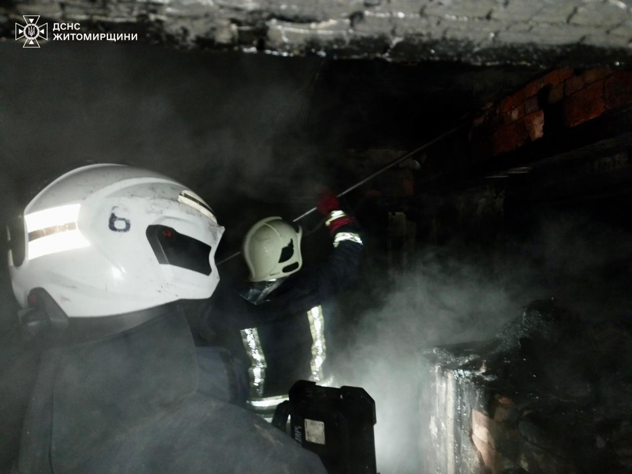 Новини Житомира - фото з На Коростенщині під час пожежі травмувався чоловік, який намагався самостійно загасити вогонь