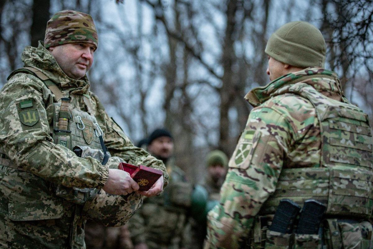 Новини Хмельницького - фото з Офіцер-артилерист з Хмельниччини отримав нагороду від Головнокомандувача ЗСУ