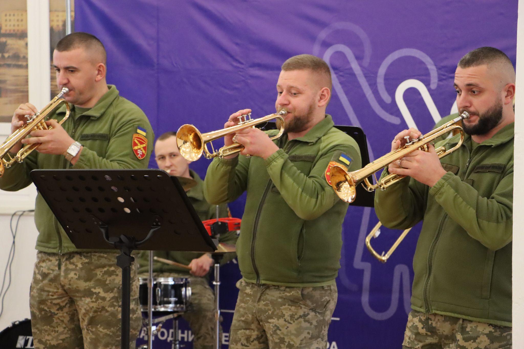 Новини Тернополя - фото з В Українському домі нагородили волонтерів за їх працю та підтримку