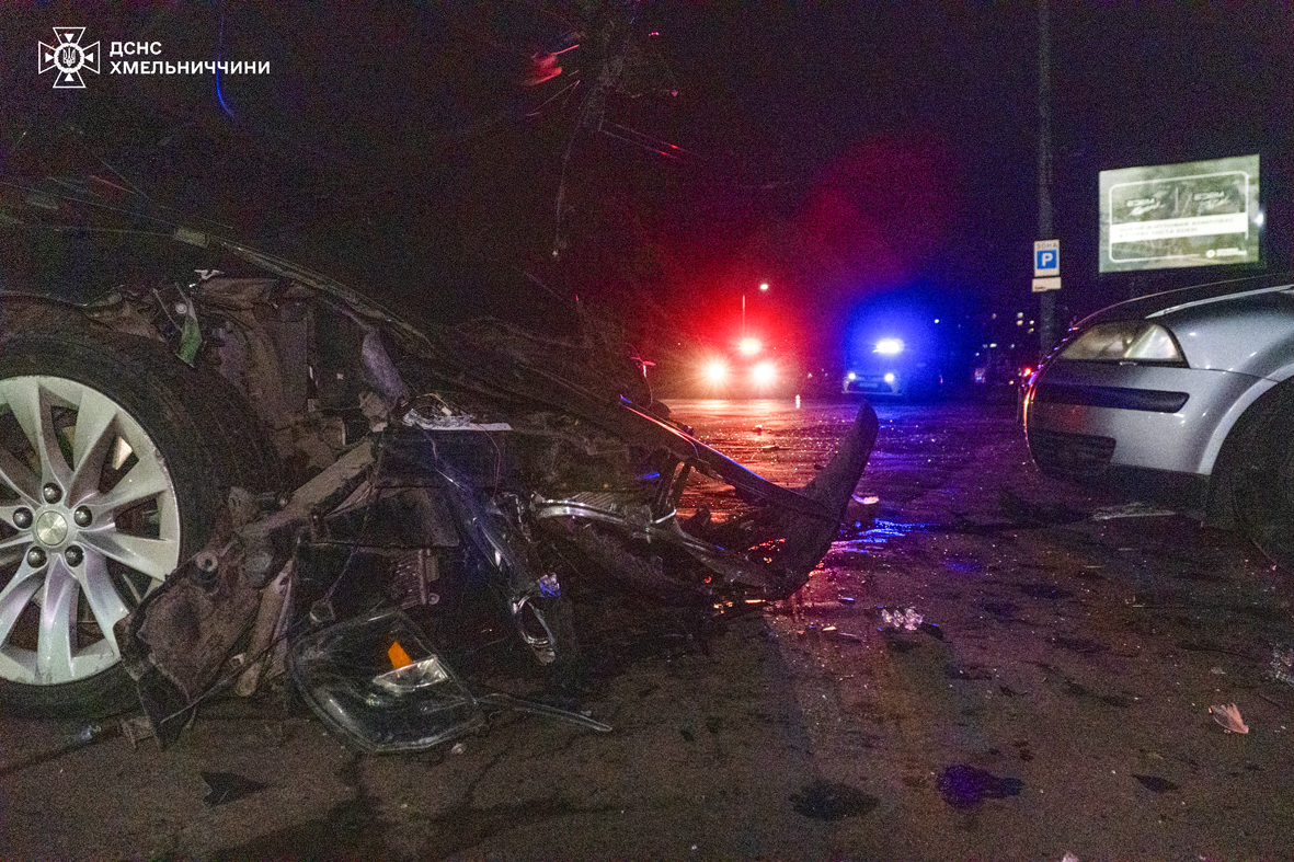 На зображенні може бути: швидка допомога, автомобіль та текст