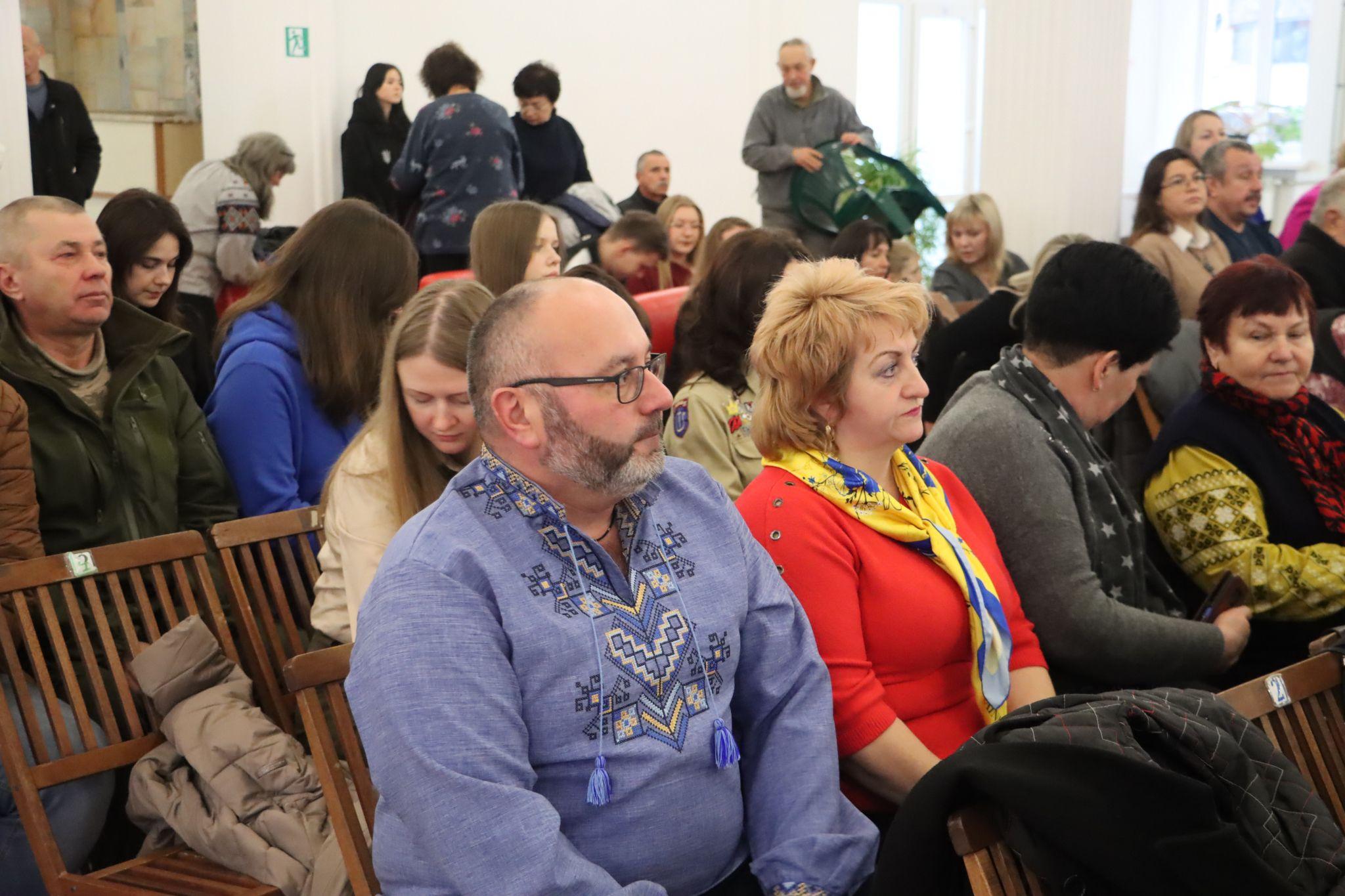 Новини Тернополя - фото з В Українському домі нагородили волонтерів за їх працю та підтримку