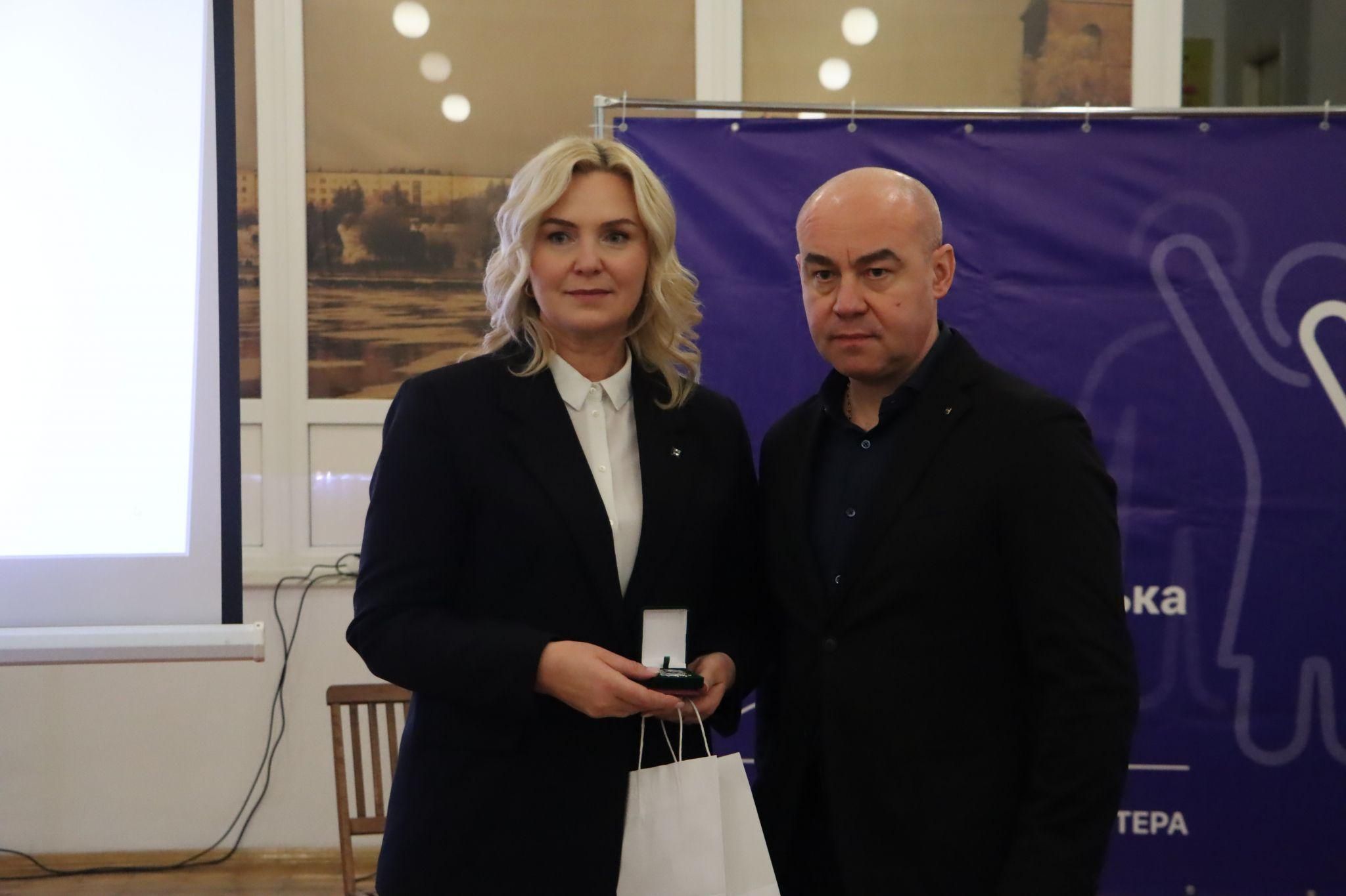 Новини Тернополя - фото з В Українському домі нагородили волонтерів за їх працю та підтримку