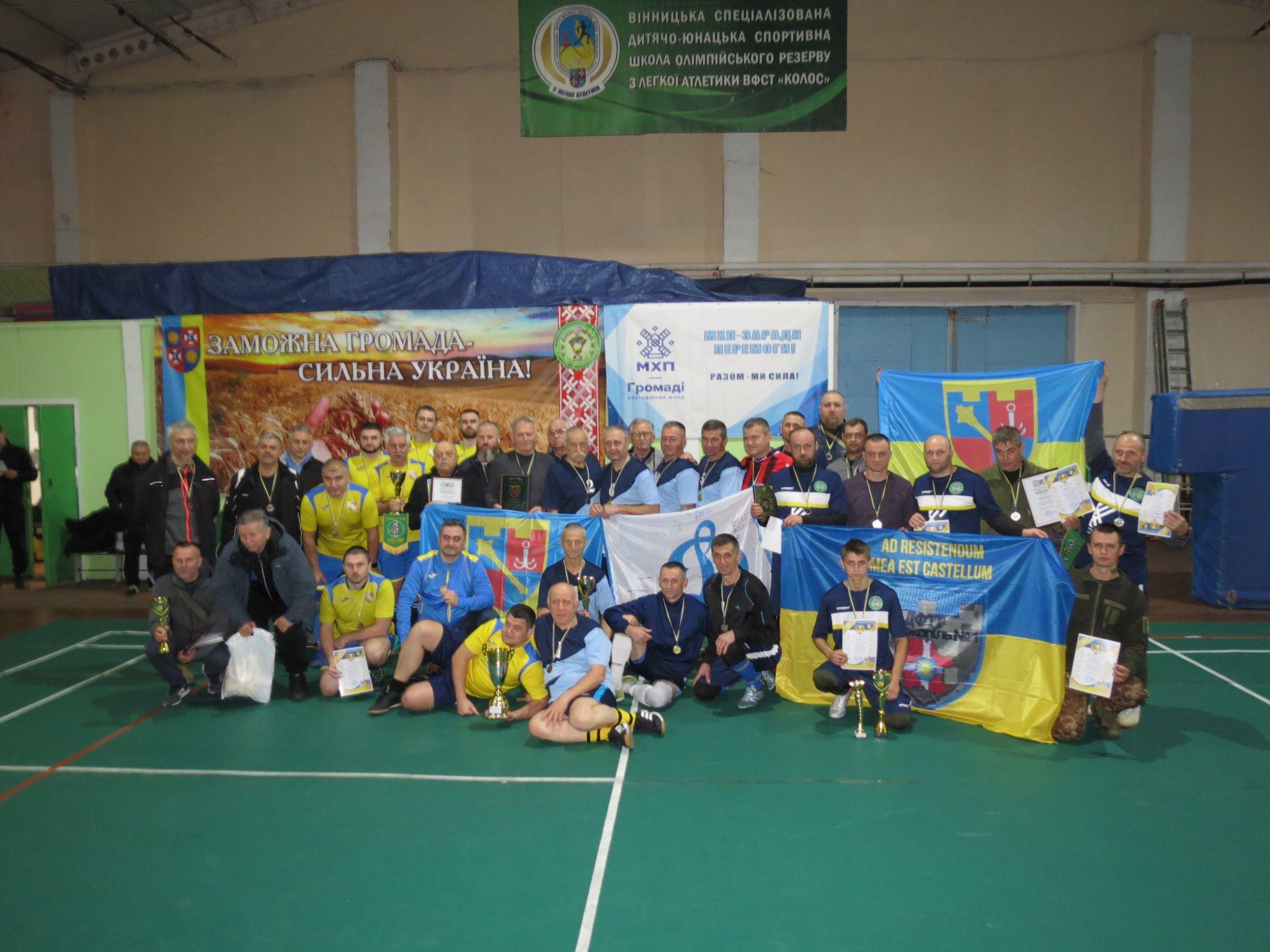 Новини Вінниці - фото з У Вінниці до Дня ЗСУ влаштували ветеранський турнір, на старт якого вийшли навіть 70-річні