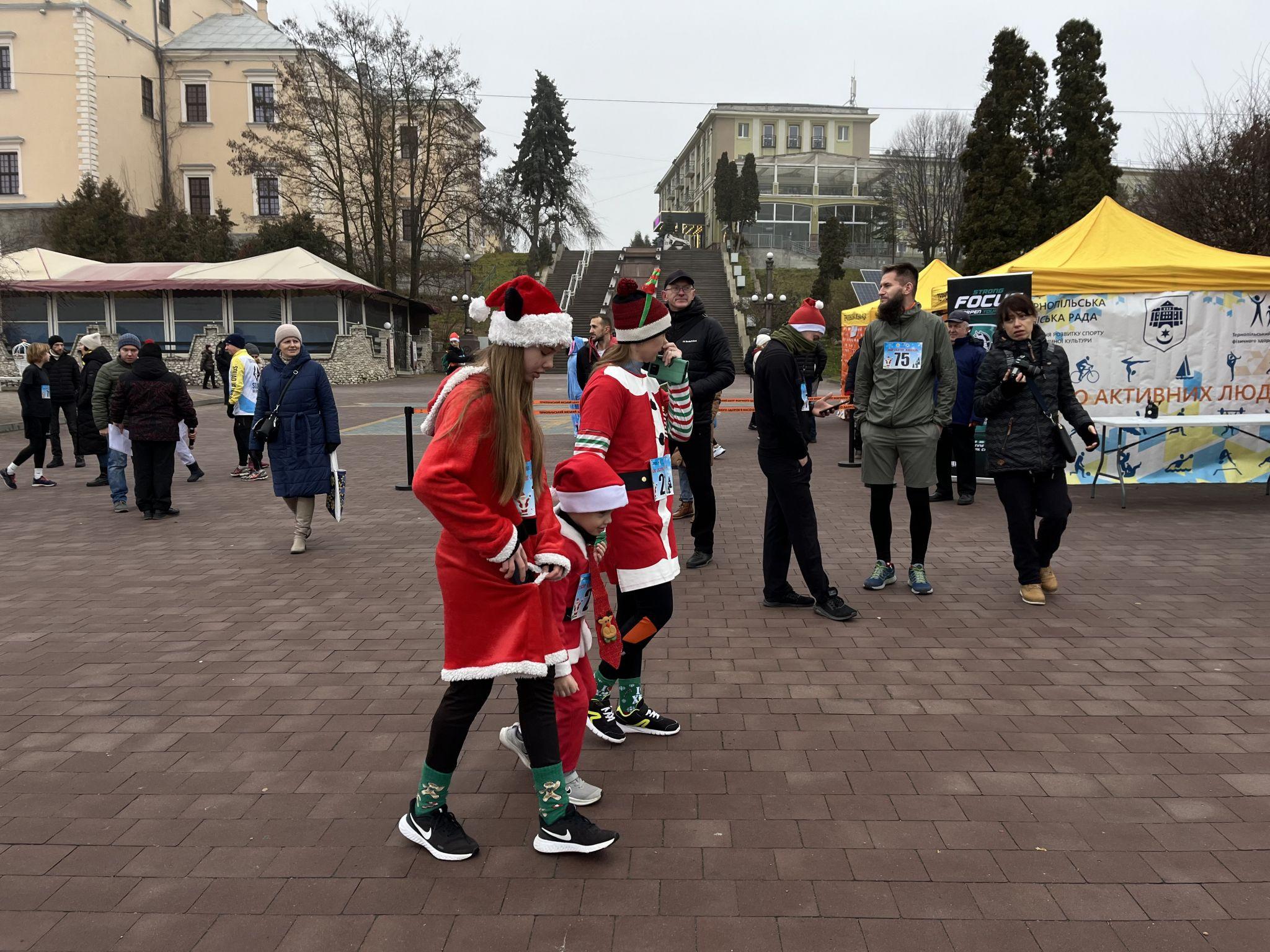 Новини Тернополя - фото з Дистанцію долаю – гроші на ЗСУ збираю: тернополяни долучилися до забігу Святих Миколаїв