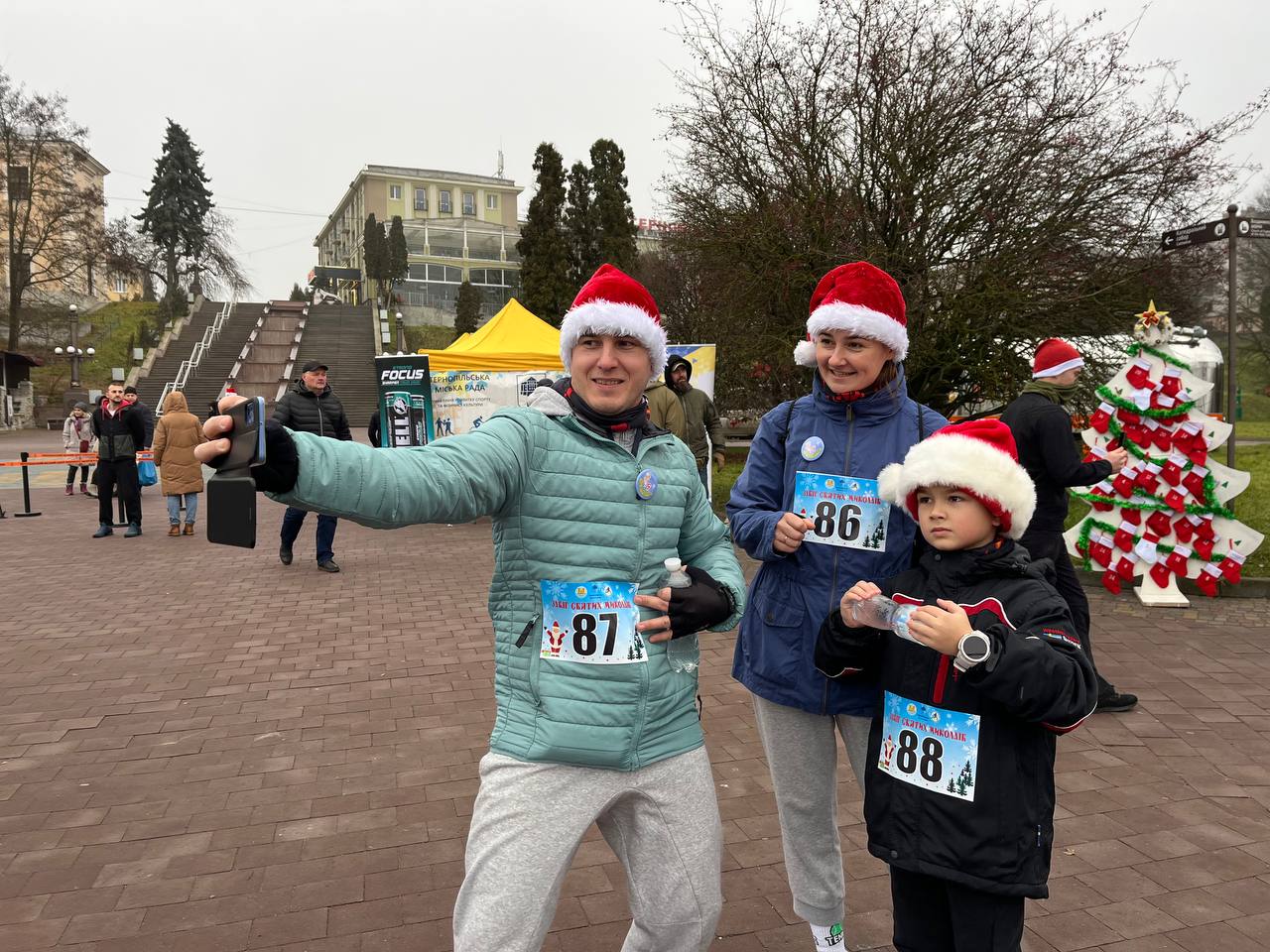 Новини Тернополя - фото з Дистанцію долаю – гроші на ЗСУ збираю: тернополяни долучилися до забігу Святих Миколаїв