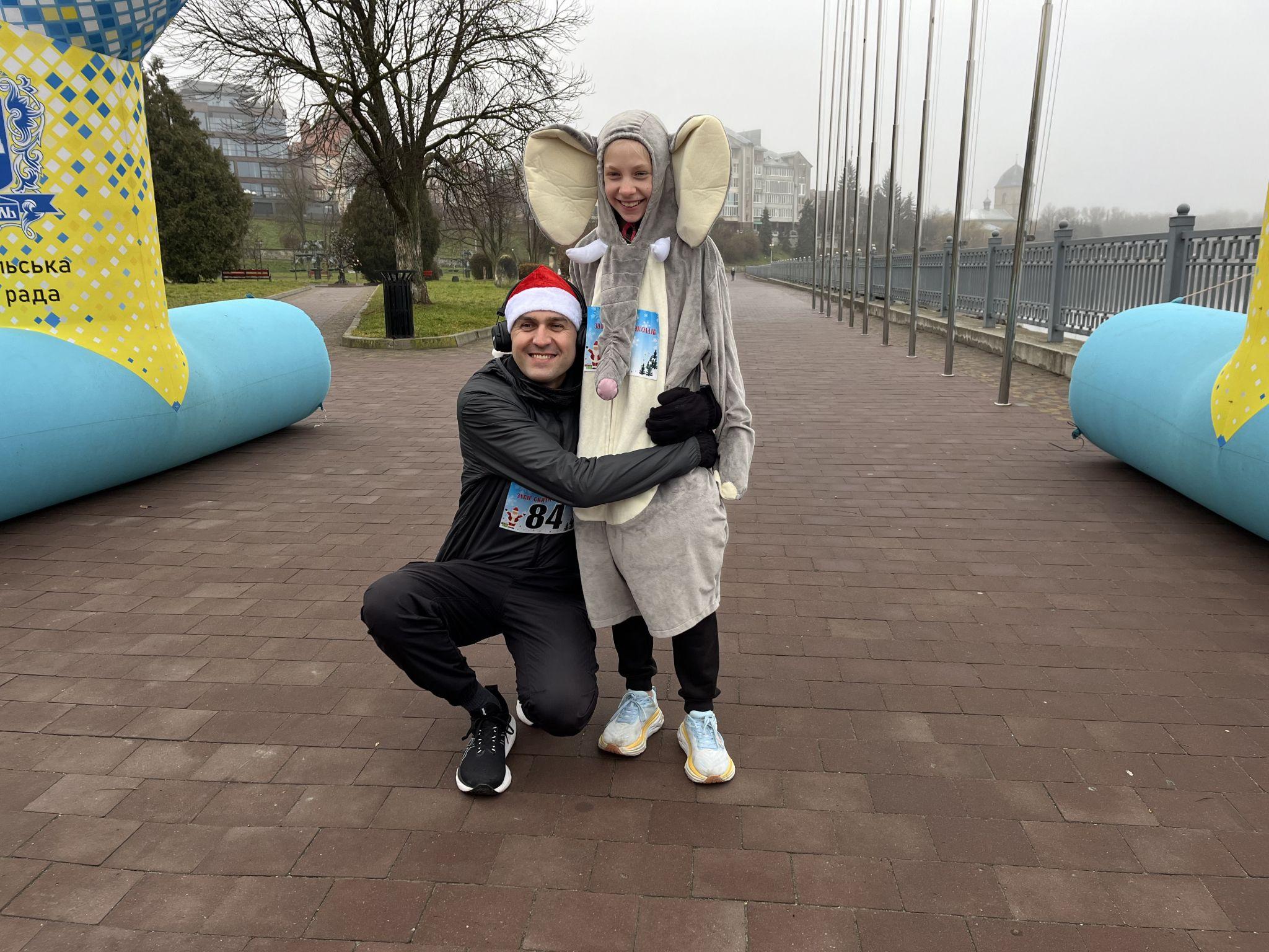 Новини Тернополя - фото з Дистанцію долаю – гроші на ЗСУ збираю: тернополяни долучилися до забігу Святих Миколаїв
