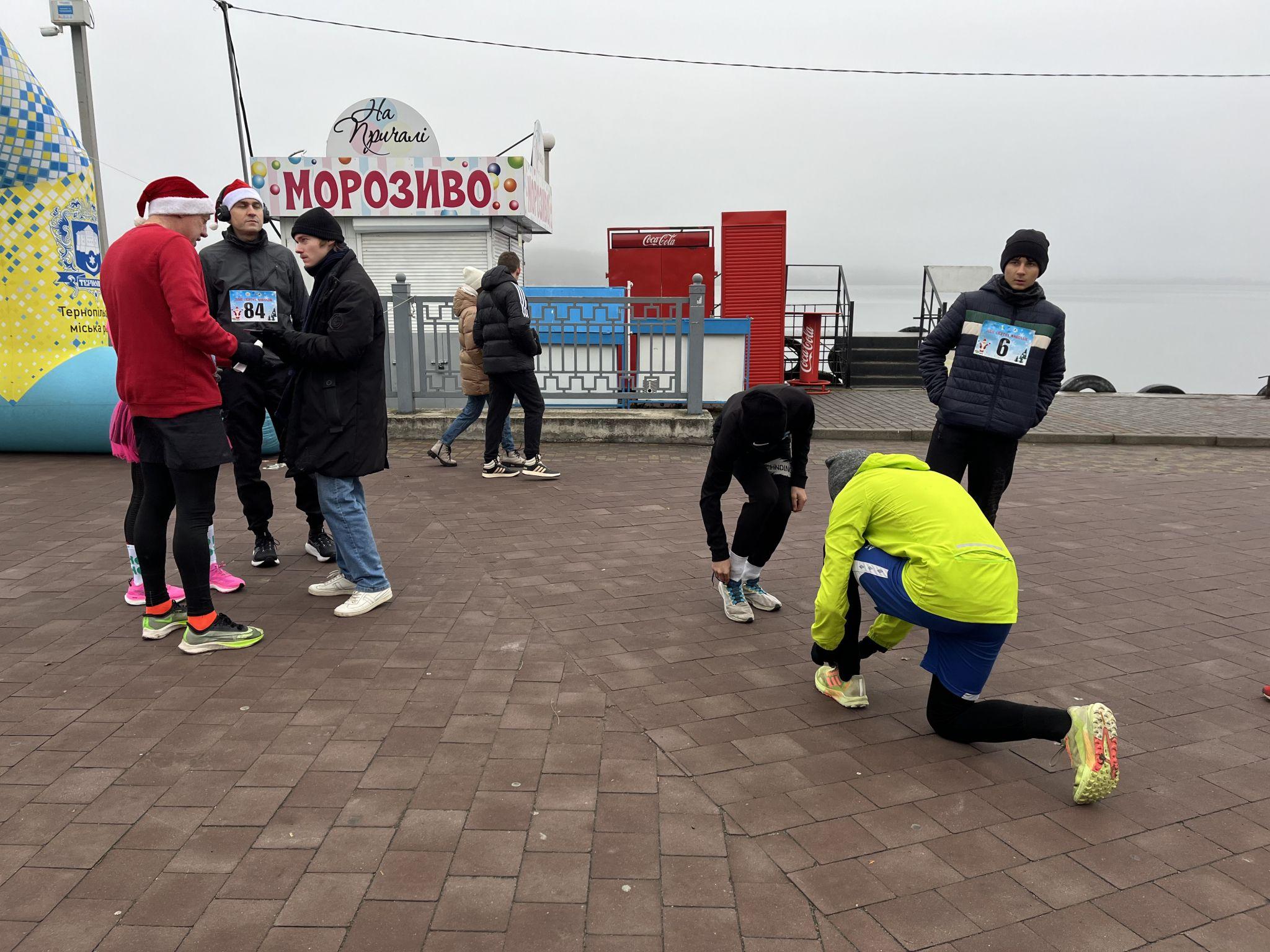 Новини Тернополя - фото з Дистанцію долаю – гроші на ЗСУ збираю: тернополяни долучилися до забігу Святих Миколаїв