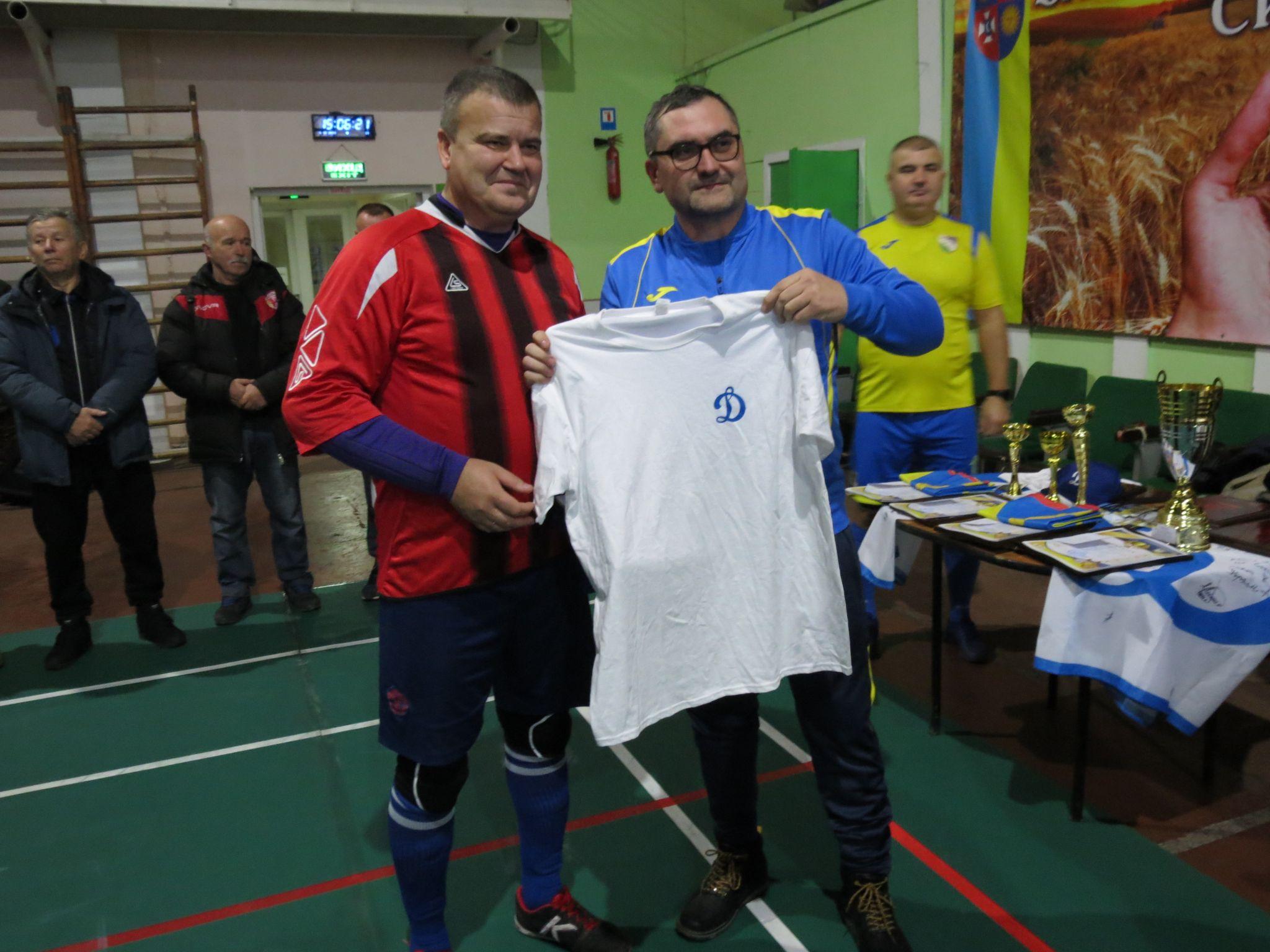 Новини Вінниці - фото з У Вінниці до Дня ЗСУ влаштували ветеранський турнір, на старт якого вийшли навіть 70-річні