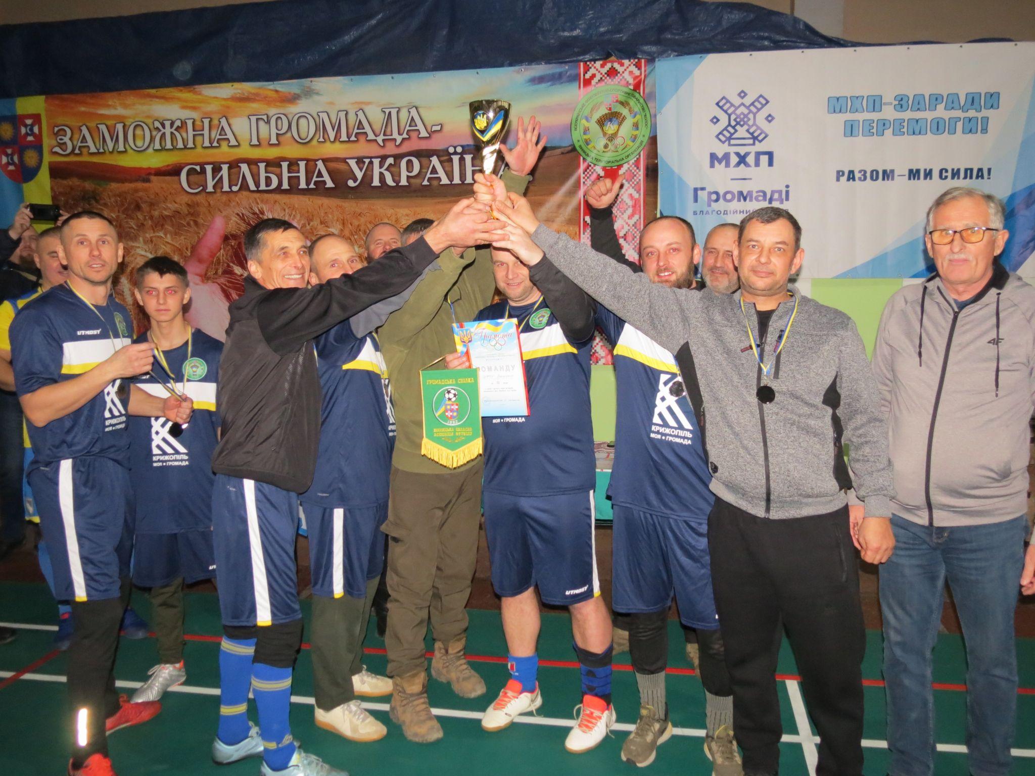 Новини Вінниці - фото з У Вінниці до Дня ЗСУ влаштували ветеранський турнір, на старт якого вийшли навіть 70-річні